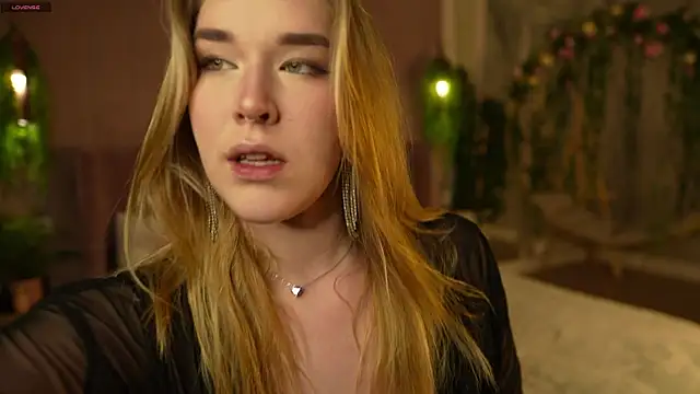 Snapshot of Smiley_Mia chatting on November 2025 05:07:02 AM Smiley Mia online show from November 2025 05:07:02 AM