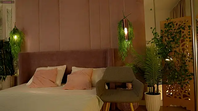 Snapshot of Smiley_Mia chatting on November 2025 05:07:01 AM Smiley Mia online show from November 2025 05:07:01 AM