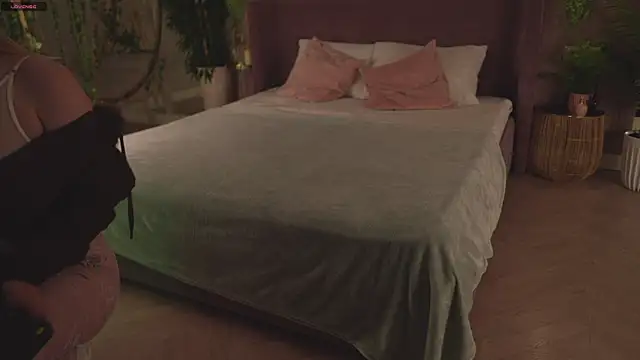 Snapshot of Smiley_Mia chatting on November 2025 08:02:01 AM Smiley Mia online show from November 2025 08:02:01 AM