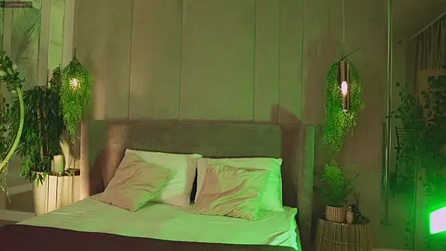 Snapshot of Smiley_Mia chatting on November 2025 05:06:02 AM Smiley Mia online show from November 2025 05:06:02 AM