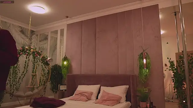 Snapshot of Smiley_Mia chatting on November 2025 05:06:02 AM Smiley Mia online show from November 2025 05:06:02 AM