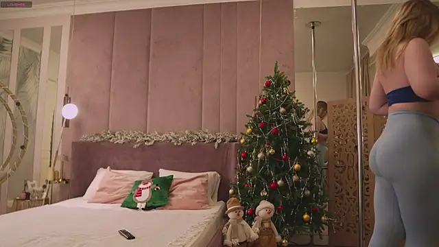 Snapshot of Smiley_Mia chatting on December 2025 05:06:02 AM Smiley Mia online show from December 2025 05:06:02 AM