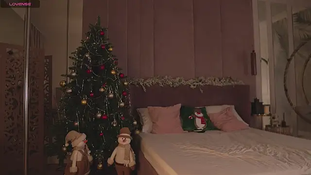 Snapshot of Smiley_Mia chatting on December 2025 05:02:02 AM Smiley Mia online show from December 2025 05:02:02 AM