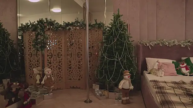 Snapshot of Smiley_Mia chatting on December 2025 05:03:02 AM Smiley Mia online show from December 2025 05:03:02 AM