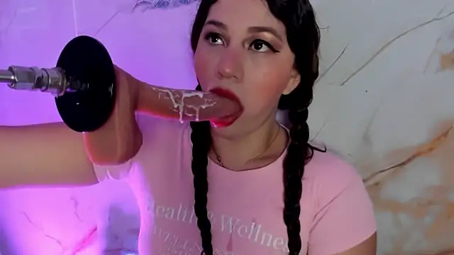 hade cute online show from December 2025 05:32:01 PM