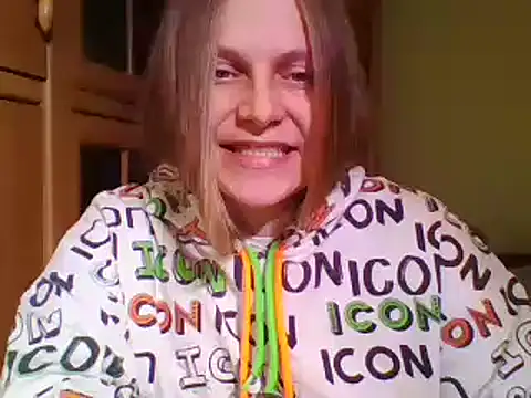 Evasapples online show from December 2024 05:13:01 PM