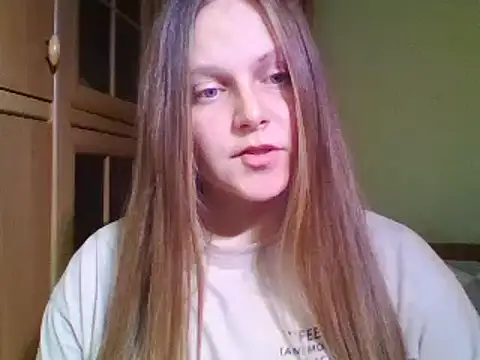 Evasapples online show from December 2024 02:55:01 PM