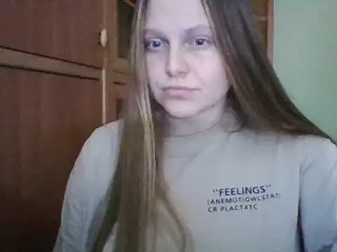 Evasapples online show from December 2024 05:37:01 PM