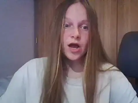 Evasapples online show from March 2025 10:32:01 PM