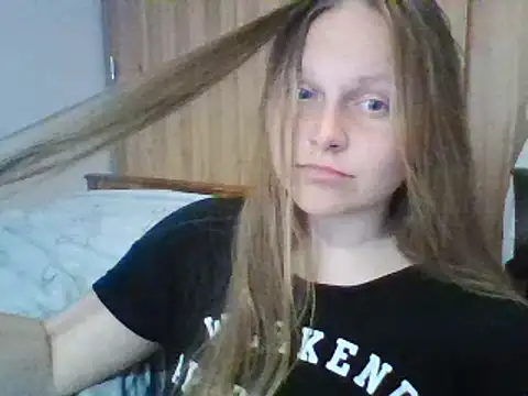 Evasapples online show from March 2025 07:59:02 PM