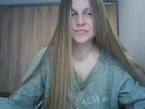 Evasapples online show from March 2025 09:46:02 PM