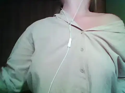 Evasapples online show from October 2025 10:07:01 PM