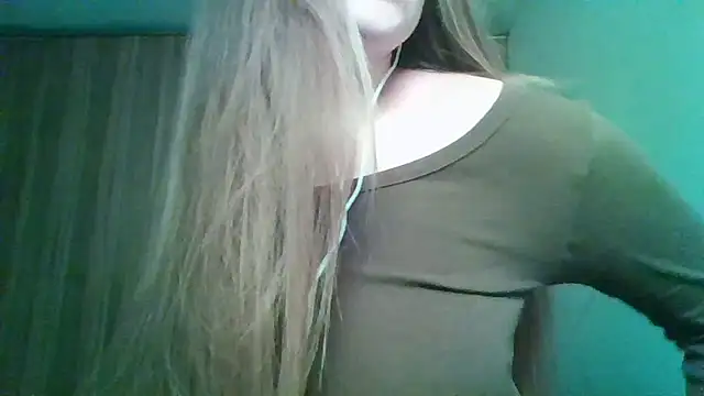 Evasapples online show from April 2026 08:57:02 PM