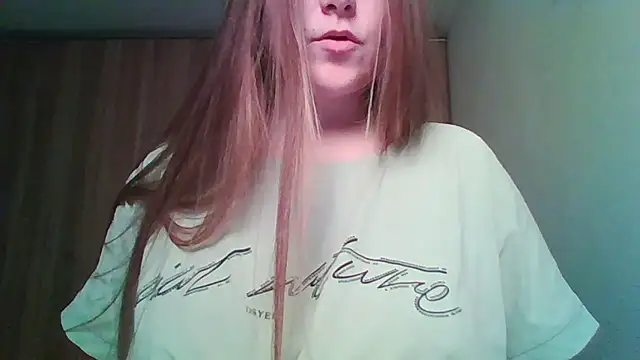 Evasapples online show from May 2026 07:54:01 PM
