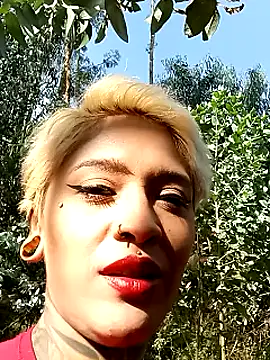 Snapshot of tatouagendecouple chatting on January 2025 01:14:02 PM tatouagendecouple online show from January 2025 01:14:02 PM