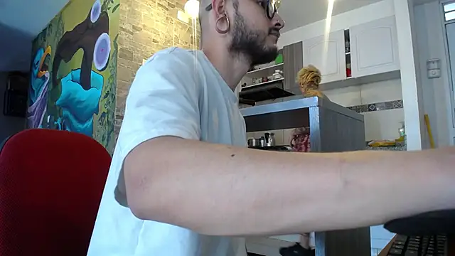 Snapshot of tatouagendecouple chatting on February 2025 06:35:02 PM tatouagendecouple online show from February 2025 06:35:02 PM