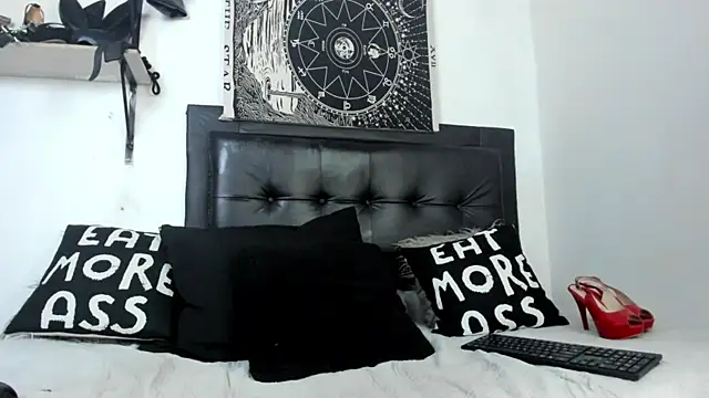 Snapshot of remyflux666 chatting on December 2024 11:21:01 PM remyflux666 online show from December 2024 11:21:01 PM