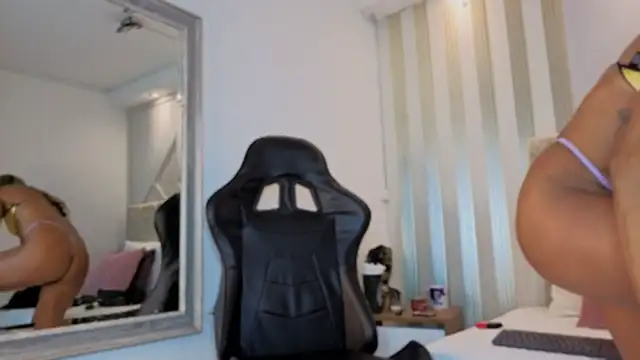 Tayra Pradit online show from February 2026 06:17:01 PM