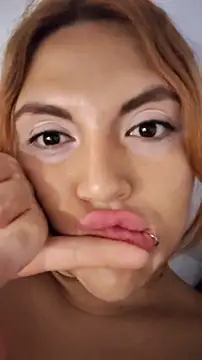 Snapshot of becca_diamond chatting on November 2025 04:20:02 PM becca diamond online show from November 2025 04:20:02 PM