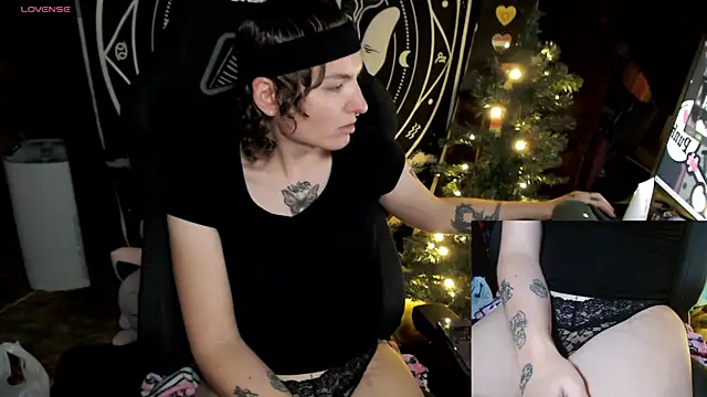 Snapshot of BrandiWRLD_999 chatting on December 2024 06:46:02 PM BrandiWRLD 999 online show from December 2024 06:46:02 PM