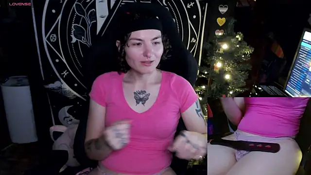 Snapshot of BrandiWRLD_999 chatting on December 2024 09:08:01 PM BrandiWRLD 999 online show from December 2024 09:08:01 PM