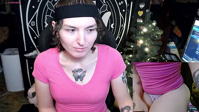 Snapshot of BrandiWRLD_999 chatting on January 2025 07:18:02 PM BrandiWRLD 999 online show from January 2025 07:18:02 PM