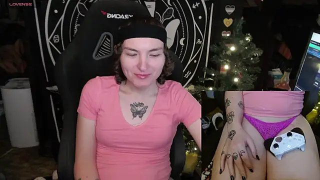 Snapshot of BrandiWRLD_999 chatting on January 2025 06:28:01 PM BrandiWRLD 999 online show from January 2025 06:28:01 PM