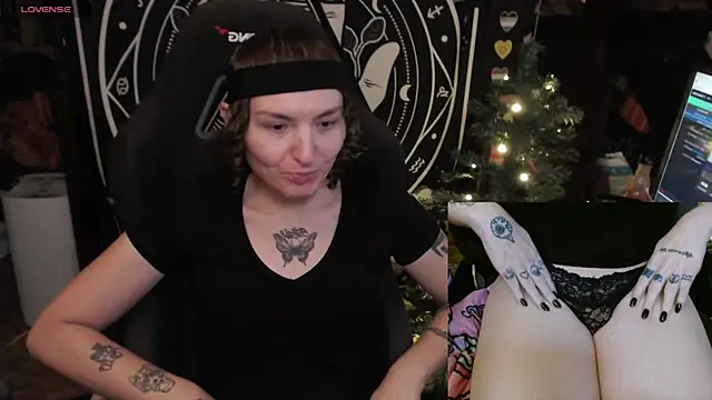 Snapshot of BrandiWRLD_999 chatting on January 2025 10:35:02 PM BrandiWRLD 999 online show from January 2025 10:35:02 PM