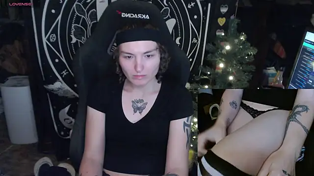 Snapshot of BrandiWRLD_999 chatting on January 2025 02:18:02 AM BrandiWRLD 999 online show from January 2025 02:18:02 AM