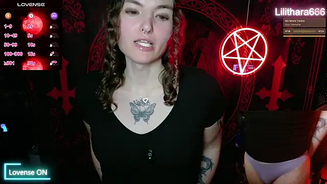 Snapshot of BrandiWRLD_999 chatting on November 2025 01:38:01 AM BrandiWRLD 999 online show from November 2025 01:38:01 AM