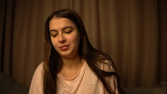 Snapshot of elisa_moon chatting on December 2025 09:37:01 AM elisa moon online show from December 2025 09:37:01 AM