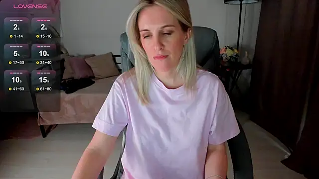 Snapshot of I_D_A chatting on March 2025 01:02:02 AM I D A online show from March 2025 01:02:02 AM