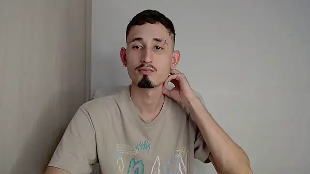 Snapshot of enzo_0814 chatting on March 2025 03:24:02 PM enzo 0814 online show from March 2025 03:24:02 PM