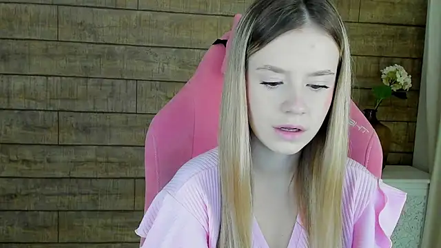 Snapshot of MilanaBalmain chatting on October 2025 04:12:01 AM MilanaBalmain online show from October 2025 04:12:01 AM