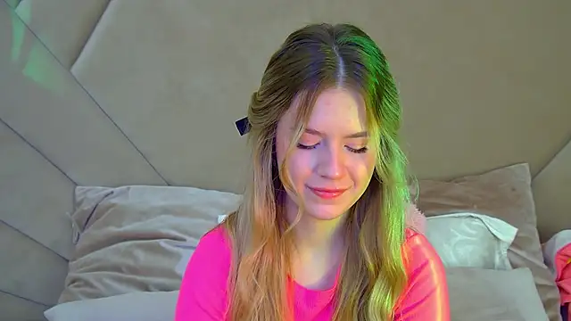 Snapshot of MilanaBalmain chatting on October 2025 04:12:01 AM MilanaBalmain online show from October 2025 04:12:01 AM