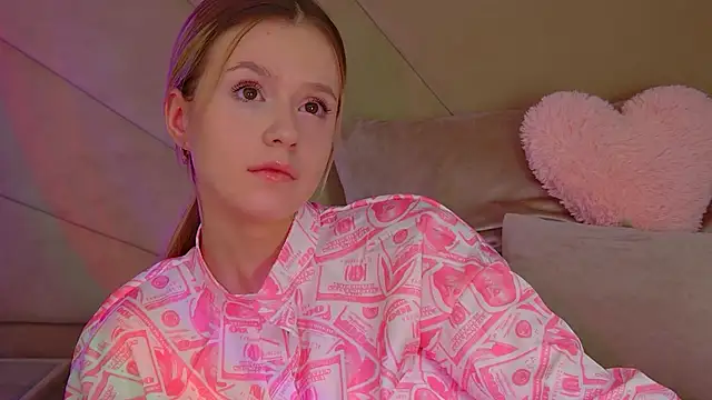 Snapshot of MilanaBalmain chatting on November 2025 04:23:01 AM MilanaBalmain online show from November 2025 04:23:01 AM