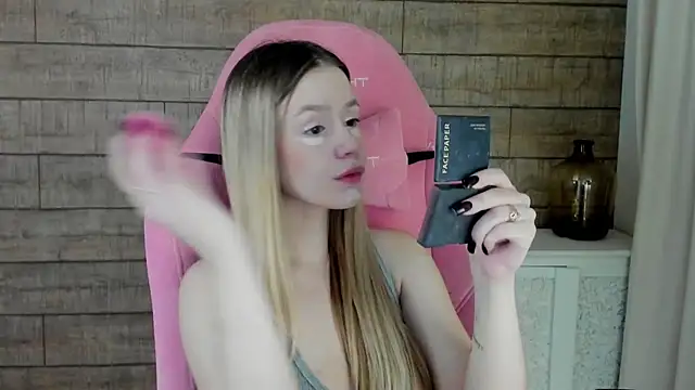 Snapshot of MilanaBalmain chatting on November 2025 04:29:02 AM MilanaBalmain online show from November 2025 04:29:02 AM