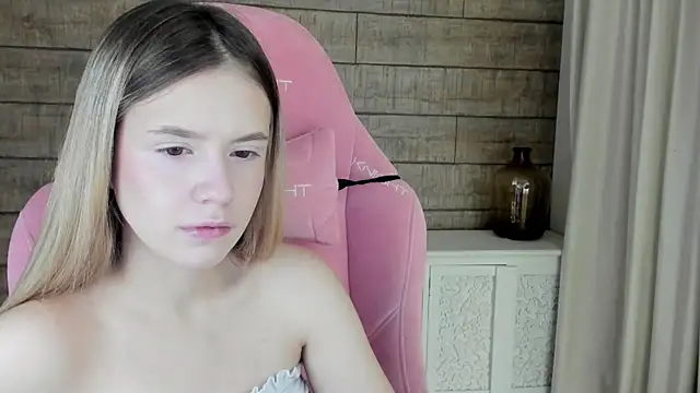 Snapshot of MilanaBalmain chatting on November 2025 04:22:02 AM MilanaBalmain online show from November 2025 04:22:02 AM