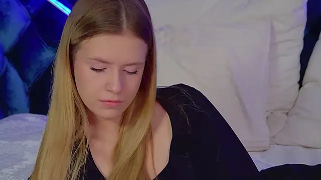 Snapshot of MilanaBalmain chatting on November 2025 04:56:02 AM MilanaBalmain online show from November 2025 04:56:02 AM