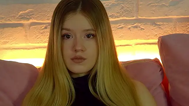 Snapshot of MilanaBalmain chatting on December 2025 04:39:01 AM MilanaBalmain online show from December 2025 04:39:01 AM