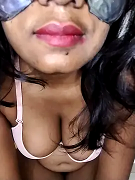 Snapshot of Zaraangle chatting on October 2025 12:00:01 AM Zaraangle online show from October 2025 12:00:01 AM