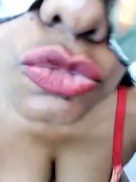 Snapshot of Zaraangle chatting on November 2025 06:14:01 AM Zaraangle online show from November 2025 06:14:01 AM