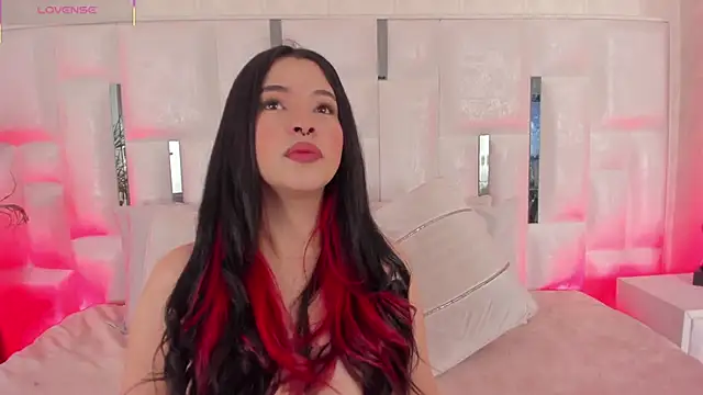 im nika  online show from December 2025 12:47:01 PM