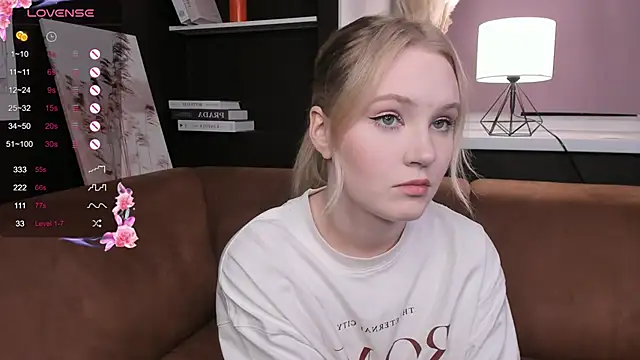 Snapshot of OraBIood chatting on March 2025 10:20:01 PM OraBIood online show from March 2025 10:20:01 PM