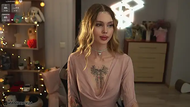 ManiFreyja online show from October 2025 05:32:01 PM