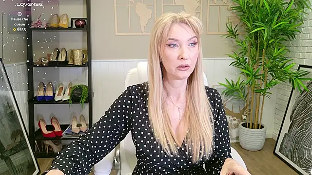 LadyLeea online show from May 2026 05:14:02 AM