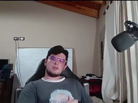 Snapshot of enzis3 chatting on November 2025 09:25:02 PM enzis3 online show from November 2025 09:25:02 PM