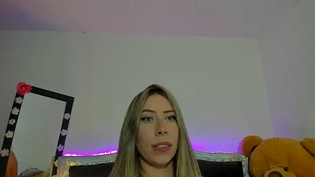 JanneKim online show from December 2024 10:27:01 PM