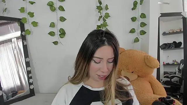 JanneKim online show from October 2025 08:10:01 PM