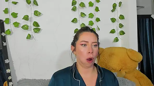 JanneKim online show from December 2025 03:55:01 AM